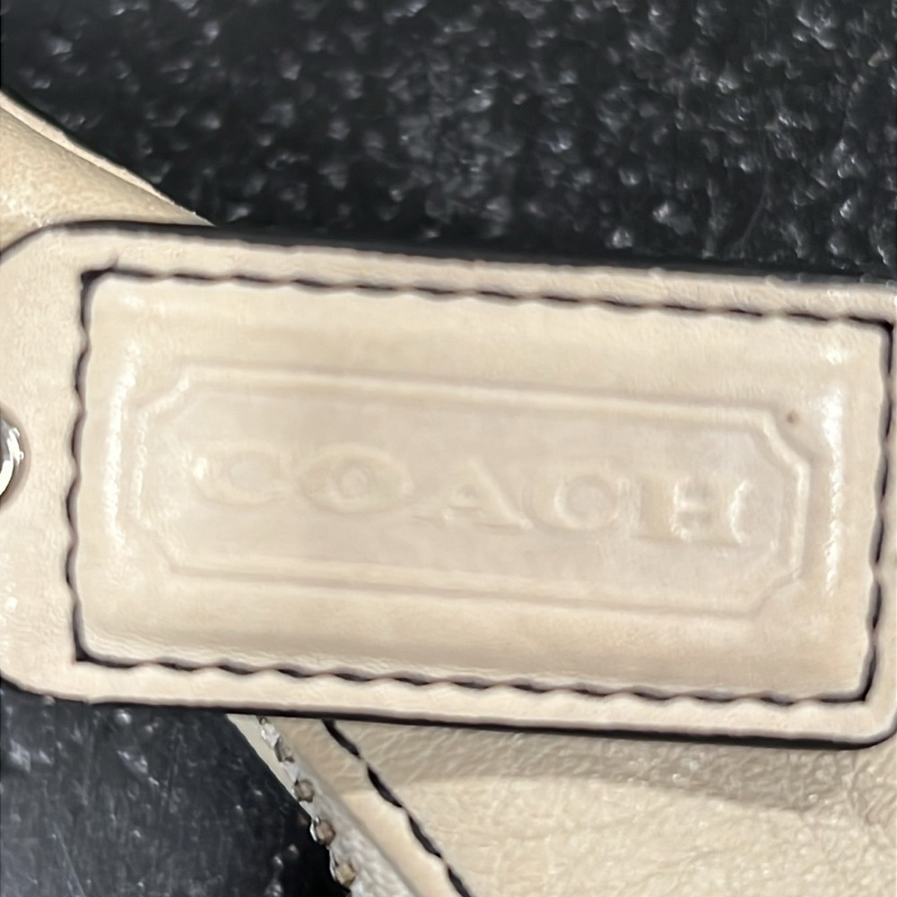 Coach Hamptons Cream Pebbled Leather Hobo Purse Shoulder Bag - Picture 4 of 14